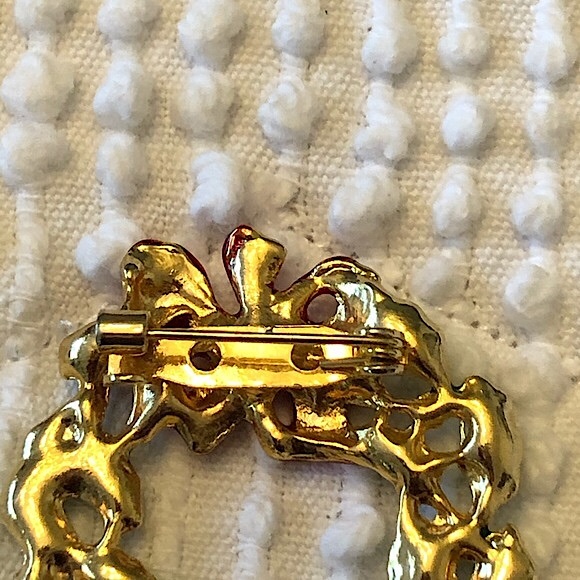 Christmas Wreath Pin Brooch Green Enamel Wreath Red Bow Goldtone VNTG EUC - Picture 6 of 7